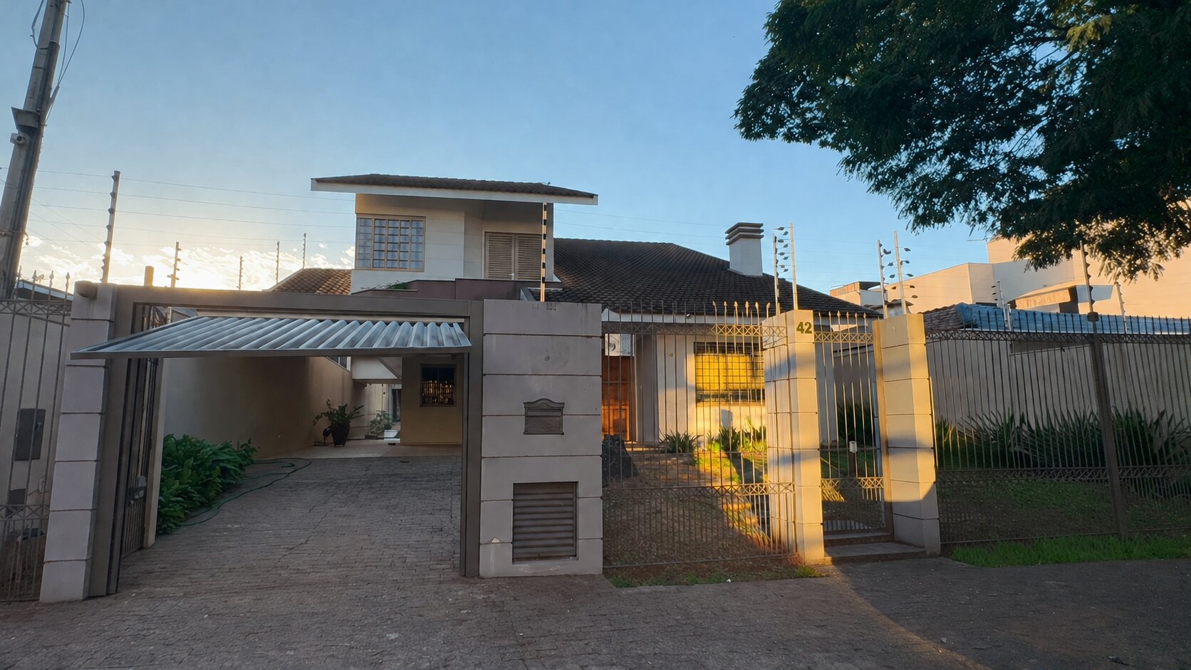 Sobrado de Alto Padrão com Piscina, Sauna, edícula, 4 Suítes e Área de Lazer Completa